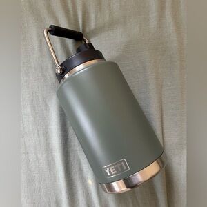 yeti rambler gallon jug